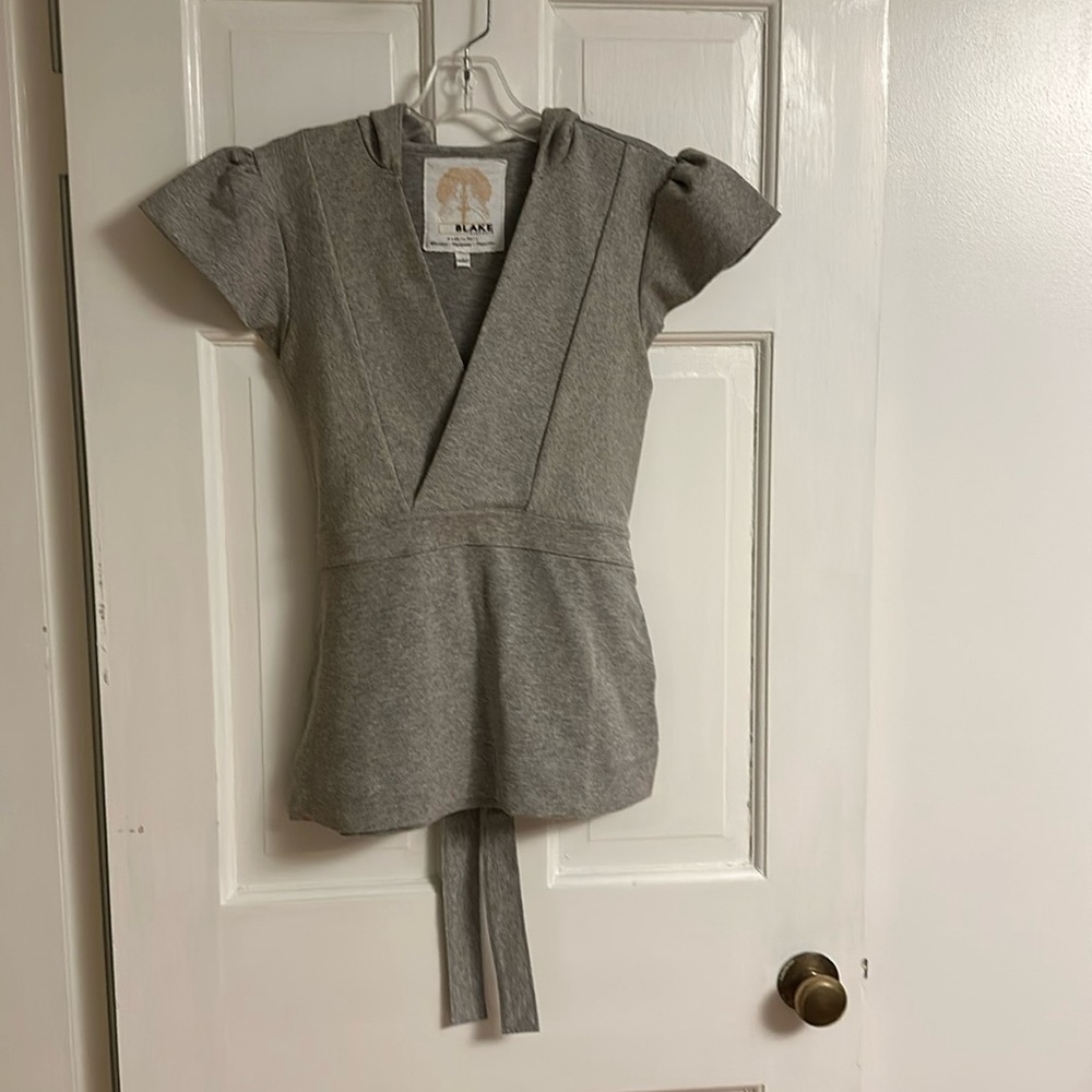 BLAKE STANDARD Hooded V-Neck Top